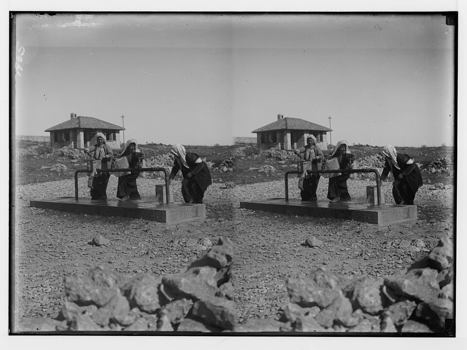 Historical stereograph showing women collecting water at Jerusalem waterworks in 1917 or 1918, shown as a single cropped frame