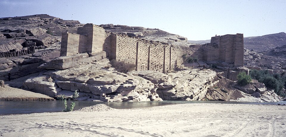 Surviving remains of the historical Maʾrib dam photographed in 1988—not the modern replacement dam completed in the 1980s.