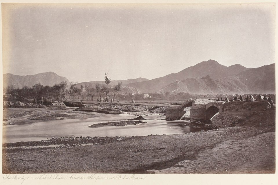 Burke photographed a ruined bridge over the Kabul River in 1879, with soldiers to the right, during the second Anglo-Afghan war.