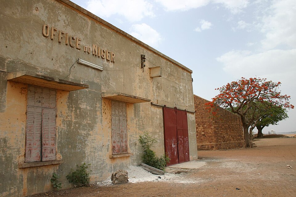 The Office du Niger administrative building and a flame tree, photographed on 29 March 2005: a visible institution inherited from the colonial irrigation economy.